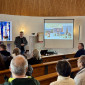 Pfarrer Matthias Schricker bei der Pr&auml;sentation in Bodenmais